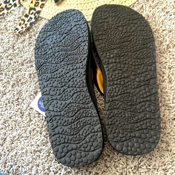 NWT😊SANUK Yoga Mat Comfort WANDER METALLIC Bronze FLIP FLOPS🩴Size 9 1017880 BRZ - Picture 5 of 11